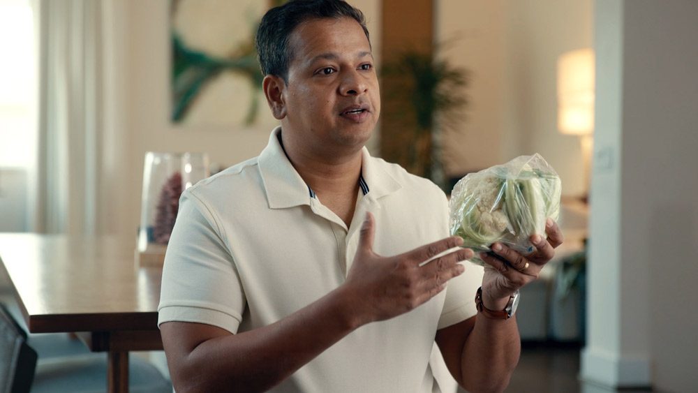 Mahesh-Holding-Cauliflower-in-Plastic
