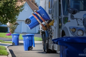 Garbage truck picking up containers